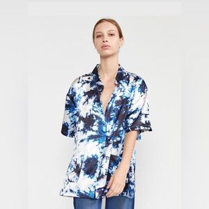 Cynthia Rowley print silk camp shirt in blue tie dye size S NWT
